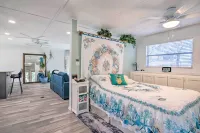 Waterfront Studio w/ Dock Access in Inglis! - Lejligheder