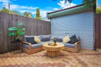 Modern terrace, top location, city views Hotels in Glebe