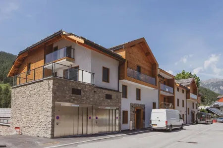 Stylish 3 Bedroom Apartment for 6 in Chantemerle, Close to Slopes!