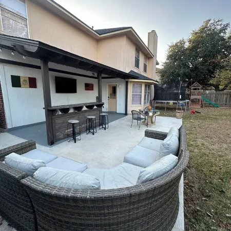 Spacious 4-bedroom house in charming Round Rock with WiFi, AC