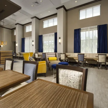 Hampton Inn & Suites by Hilton Falls Church