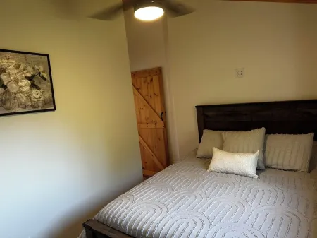 country cozy house on top of the world! stunning lake and mountain views Отели в г. Дерби