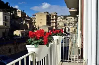 The Little White House (cozy little single house in the center)