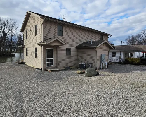 Charming 3-bedroom house in Pleasant Lakeview with AC, WiFi Hotels in Stokes Township