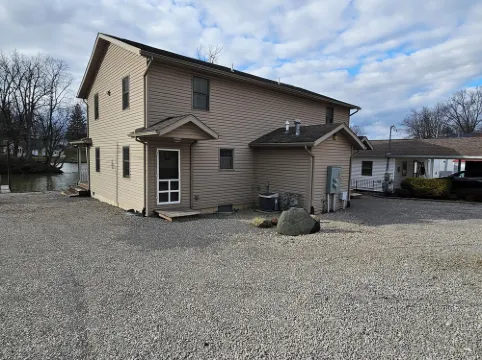 Charming 3-bedroom house in Pleasant Lakeview with AC, WiFi