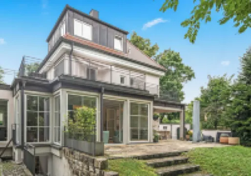 19 min to the center - 250 m² / 2,691 sq ft - top villa from 1923 - 4BR 3,5BA Hotels in 