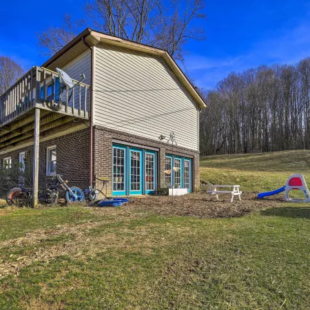 Pet-Friendly Home w/ Grill & Farm in Meadowview!