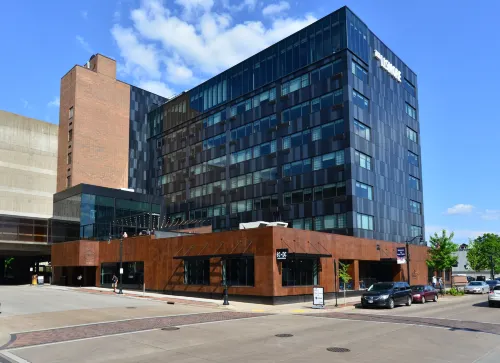 The Lismore Hotel Eau Claire - a DoubleTree by Hilton فنادق في إيو كلير