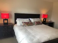 Ideal location for skiing. Fantastic view of Blue Mountain.