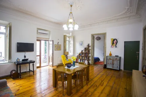 Elegant and Comfy Old City Apartment