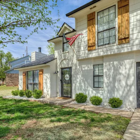 Edmond Bungalow: Cute 2 BR + Bonus Game Room with Futon