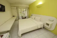 ديلفين بيتش هوتل فنادق في کواروخا