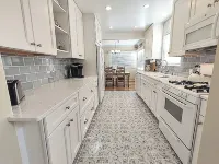 THE BEACH, 3 HOUSES AWAY