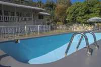 Sweet Singing Birds Villa Hotels in Reading