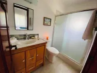 Tranquil and Friendly Village. Fully furnished  w/ AC & onsite manager. Hotel a Burrell Boom