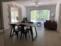 Holiday rent in a provencal house. Capacity: 2/4 people