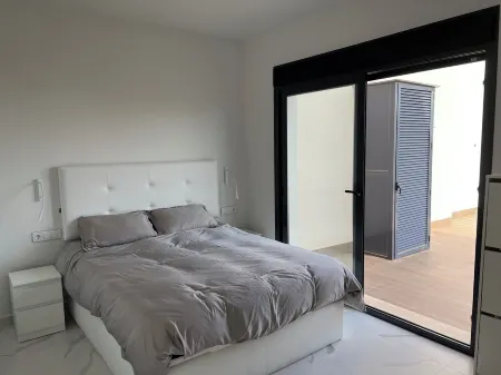 Spacious apartment with magnificent views of Lac Rose and the Mediterranean Sea Отели в г. Сан-Мигель-де-Салинас