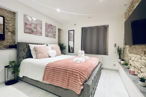 Petit Coin Damour de Pierre Chaleureuse Hôtels à : Saint-Alban-de-Roche