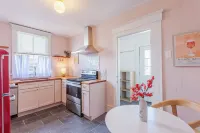 Savannah Stay with Style 3BR, Walk to Everything!
