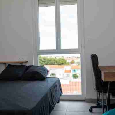 Spacious apartment close to the beach Rooms
