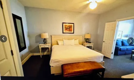 Charming 2-bedroom estate in beautiful Williamsburg with WiFi, fitness room