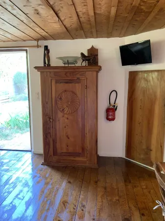 Gite de Charme au Pied du Luberon Отели в г. Лурмарен