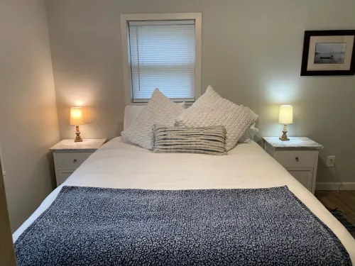 Maine Lakefront retreat on Chemo Pond.  1 hour to popular Acadia National Park. Hotels in Clifton