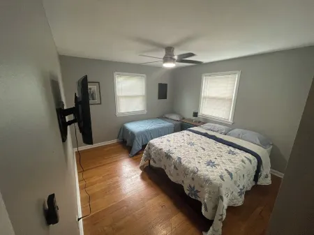 Spacious 5-bedroom house with AC and WiFi in brilliant Machesney Park