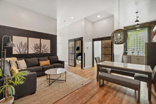 A Cleveland Modern and Historic Apartment Hotels in 