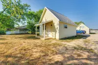 < 1 Mi to Main St: Quiet Home w/ Yard in Stockdale