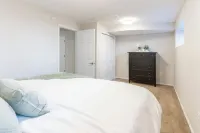 Cozy Home tucked away in Calgary NW. 10 min away from the YYC airport.