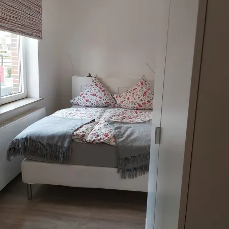 Modern apartment with south-facing terrace near the center.