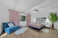 NEW: 3BR, private HotTub, FireTable, BBQ, AC, Dogs OK, WIFI