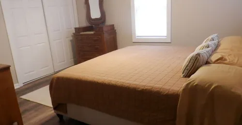 Spacious family-friendly 4-bedroom house in downtown Tell City Hotels in Tell City