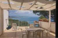 Sun Sea House Copanello is a property with a private beach area in Copanello Hotels in Copanello