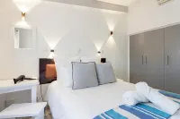 Charming 2-bedroom chalet with sea views in a fabulous resort Hotels in Shaka's Rock