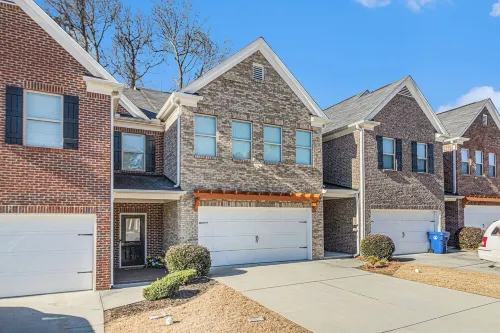 Charming 3-bedroom townhome with WiFi, AC in lovely Lawrenceville Hotels in Lawrenceville
