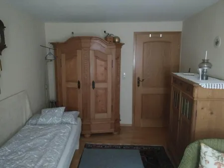 Vacation Apartment No. 1, Town Center, Randersacker Отели в г. Рандерзакер