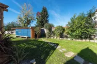 Villa l'échappée verte house surrounded by greenery right in the center of town