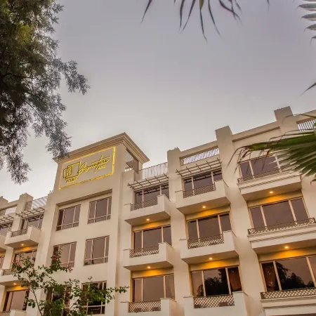 Roomy Signature Hotel, Islamabad Отели рядом с достопримечательностью «Парк Анкара»