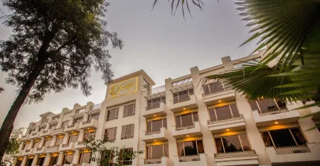 Roomy Signature Hotel, Islamabad Отели рядом с достопримечательностью «Shakarparian National Park»