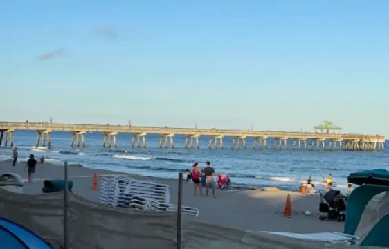 Amazing Home w/ Heated Pool 8 mins to the Beach!