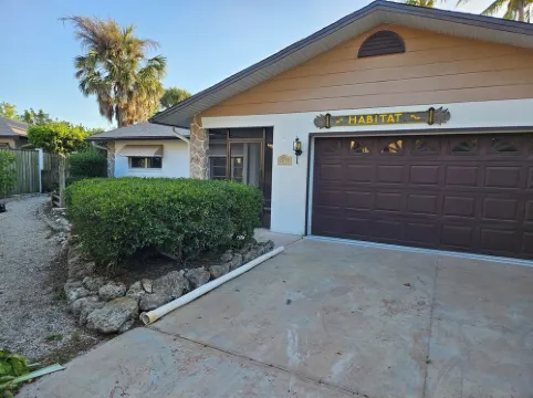 Charming 2-bedroom house in pleasant Saint James City with AC, WiFi, Boat Dock