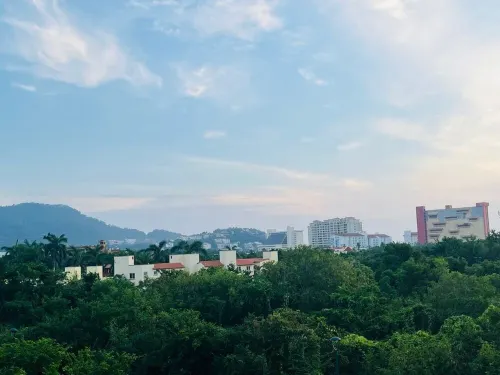 Ixtapa Family Vacation condo - 3 mins drive to hotels zone and beaches!