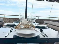 Family sized Beachside Apt, with sunset views + BBQ