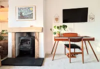 Charming Stone Cottage Getaway Fireplace A short stroll from centre of Dolgellau