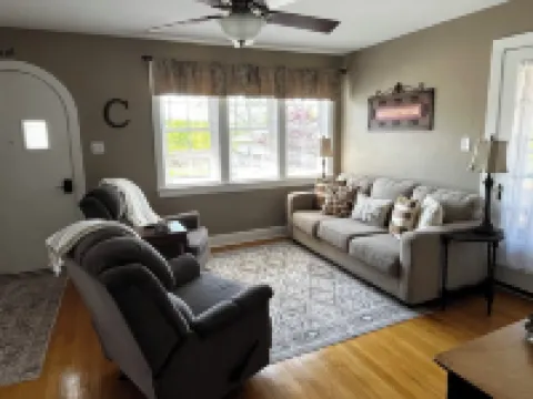 Charming 4-bedroom house in Hermann, MO.  Walking distance to downtown venues.