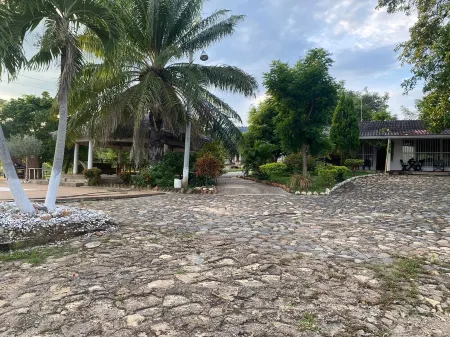 Tahiti Diamond Rest Farm