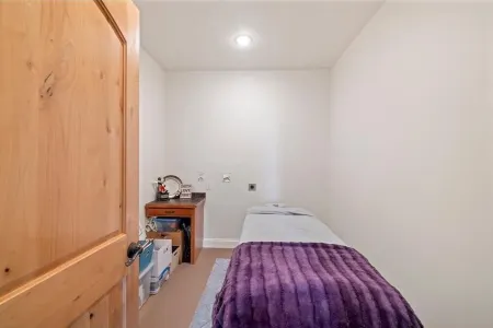 Bay Ridge North Lakeshore Lodge Retreat