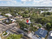 Spacious 5-bedroom historical house in downtown Tarpon Springs with WiFi, AC